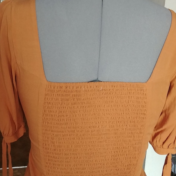 3/4 Sleeve with tie at cuff. Off shoulder halter, button up with honeycomb back. - Picture 2 of 5